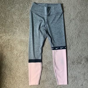 Nike Asymmetric Colorblock Legging